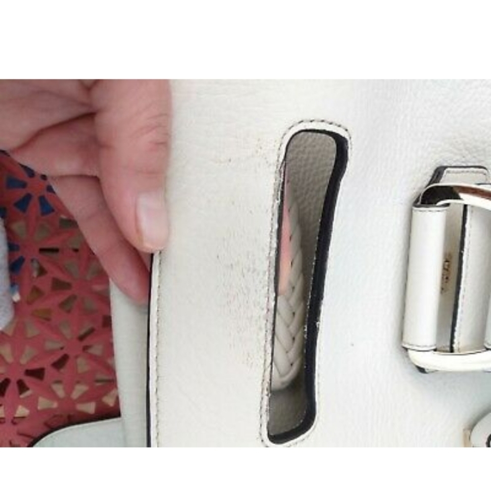 Furla white Rialto leather crossbody. Super nice - Picture 11 of 11